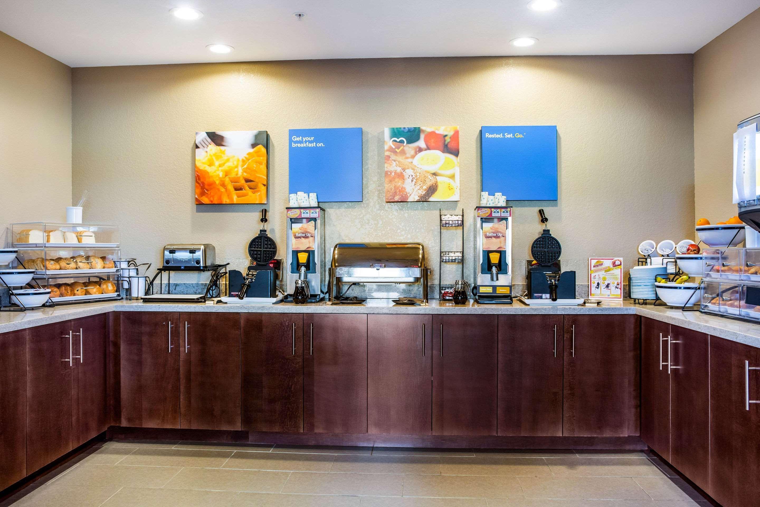 Comfort Inn&suites Blvd Hotel